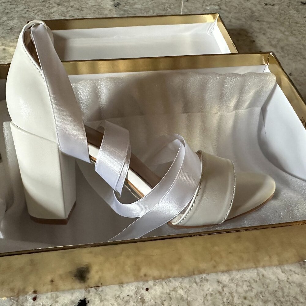 NWT Chunky Heel Ribbon Ankle Bridal Shoes; Color: White / US 7; EUR36